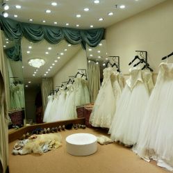 -觅白婚纱礼服馆