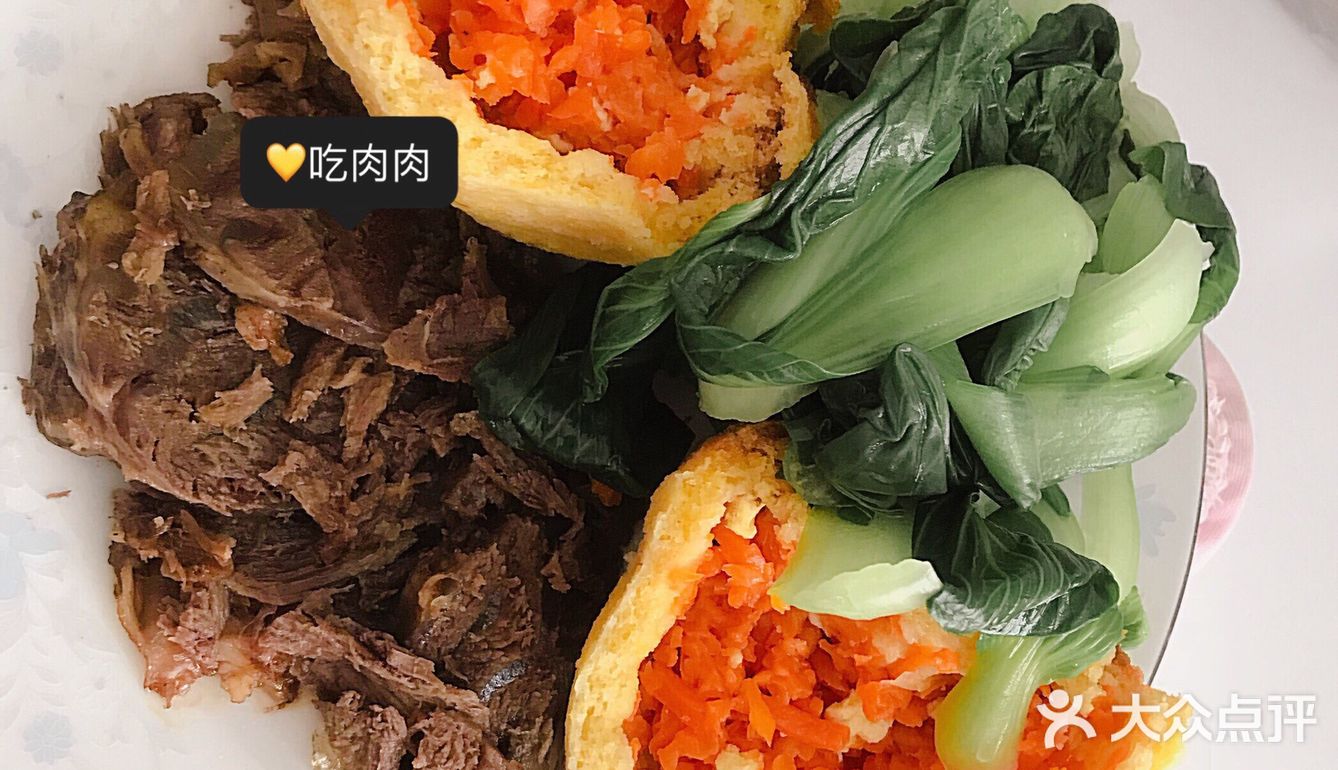 晚上一个全麦餐包，鸡胸肉，香菇油菜