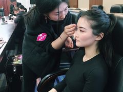 -粤港芭莎美容美发化妆学校