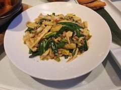 韭菜肉沫炒春笋-汤城小厨•粤菜•靓汤(苏州街店)