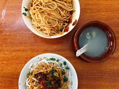 -老字号眼镜子煎包汤包店