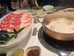 -洪氏嗨捞·广东猪肚鸡·椰子鸡火锅(西咸万象城店)