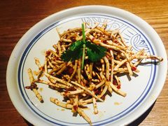 -云海肴·汽锅鸡·云南菜(天山百盛优客店)