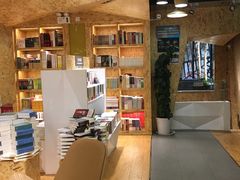 -新华里咖啡书吧(新华书店小寨店)