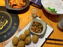 -野山舂·贵州现舂酸汤火锅(鸿通城店)