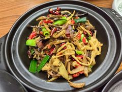 -云海肴·汽锅鸡·云南菜(天山百盛优客店)