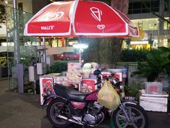 -詹爷爷乌节路街头冰淇淋