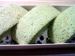 抹茶蜜豆卷-红宝石·鲜奶小方·海派西点房(金杨店)