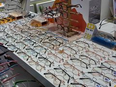 -目上眼镜·蔡司依视路授权(青浦宝龙店)