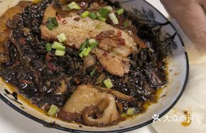 Dried Vegetable and Pork with Rice Wine Steamed Bun
