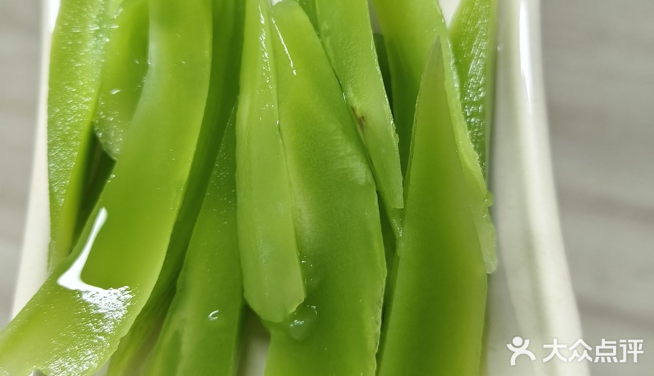 今晚吃撑了，火锅太过瘾
