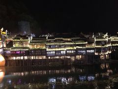 -临江餐馆二楼美食部落