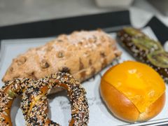 -HOT CRUSH趁热集合·现烤面包(上海环球港店)