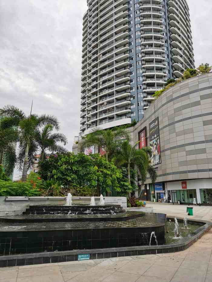 蓝海购物广场停车场-"这是团的198的套餐不过是六人餐,我们去.