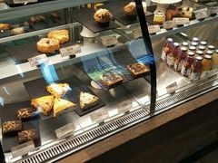 面包甜点陈列柜-星巴克(北京三里屯SOHO一店)