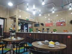 大堂-峰味香.酱香米线.黄焖鸡(定西路店)