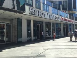 门口-新肤洗纹身