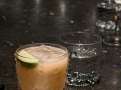 -毛毛虫酒吧