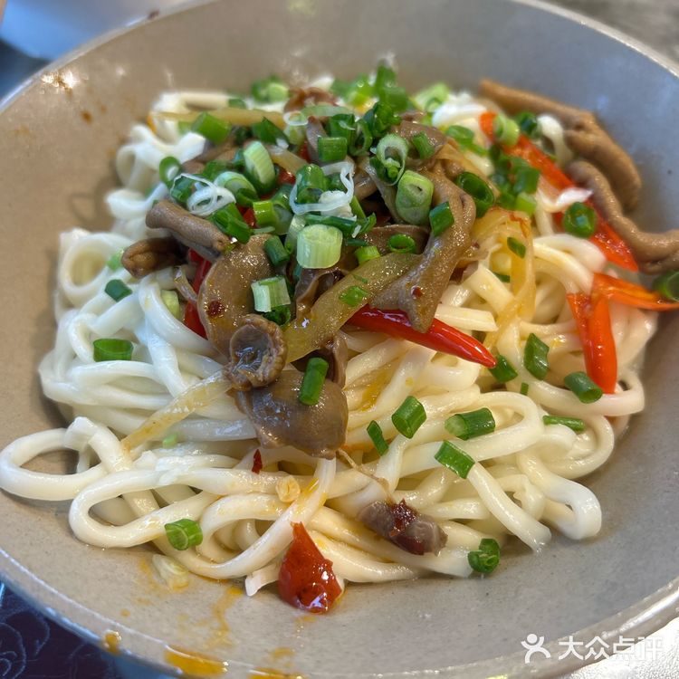 成都美食合集|鸡杂干拌和杂酱面都好吃[加油]