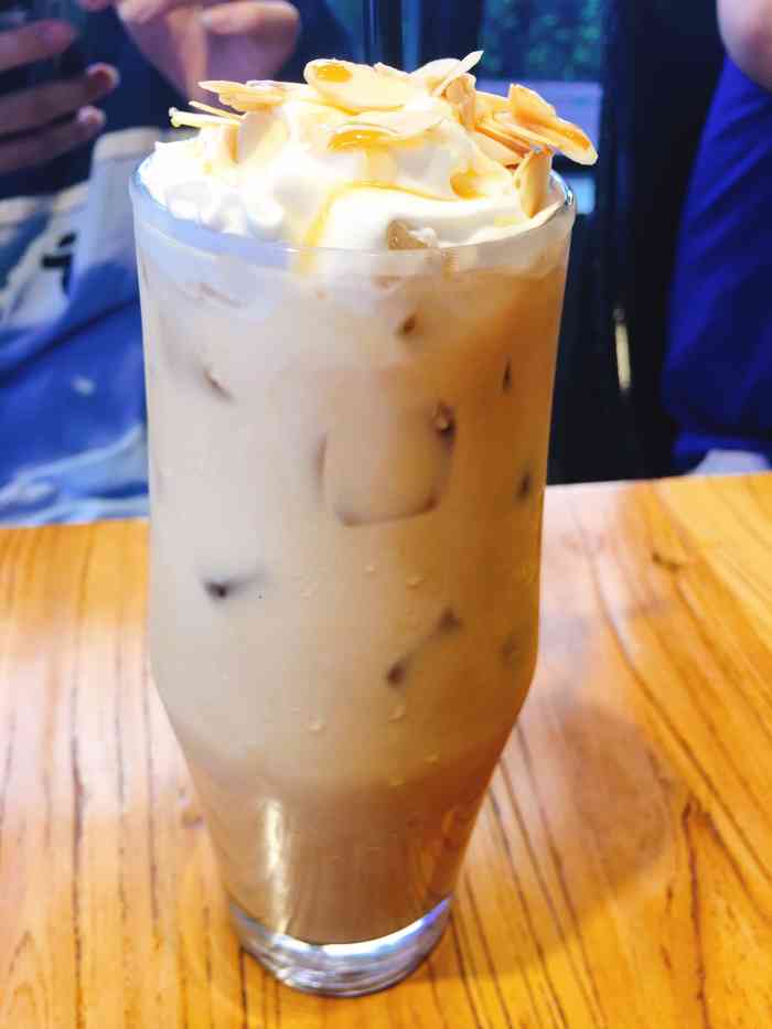 打分 香草拿铁咖啡 味道很棒,性价比超高很大一杯,环境优美,安静空调