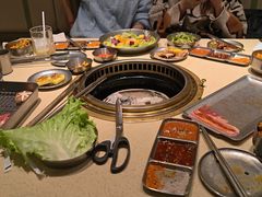 -蚂蚁洞·烤肉大营地(上海静安大悦城店)