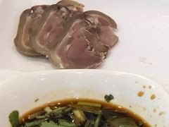 白切羊肉-山珍王国·云南野生菌石锅鱼