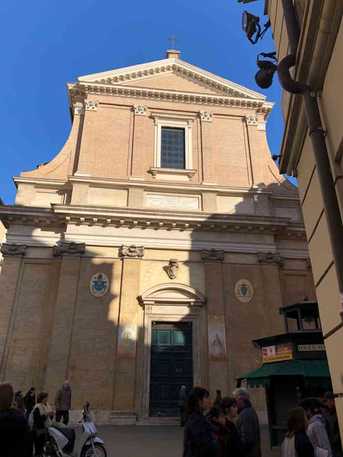 树林圣安德肋圣殿-"这是位于许愿池和西班牙台阶中间区域的教堂.