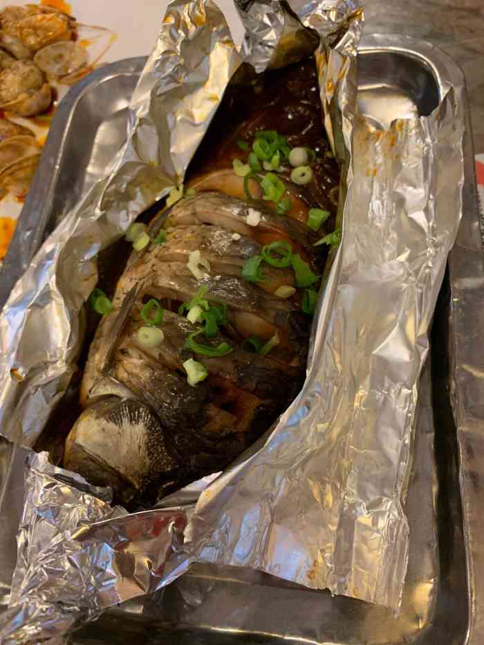 鹿鸣春天小海鲜串-"「吊炉油边」昨天吃了一次,现在的油边大部.