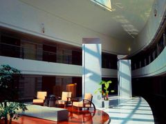 -上海滴水湖皇冠假日酒店