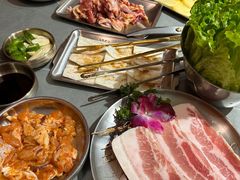 -围炉肉舍•炭烤活鳗•丹东海鲜烤肉(步行街店)