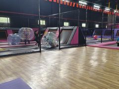 -嘿哟动霸CHUA·新潮玩运动娱乐中心·蹦床滑冰团建乐园