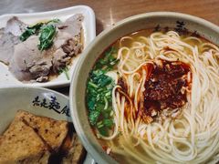 -亮亮面馆(经六路店)