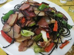 核桃花炒腊肉-乡土特色.冷锅鱼.牦牛肉汤锅