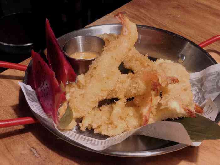 天妇罗虾 真的必须点  搭配酱料酸酸甜甜的 泡菜肥牛卷 也超级好吃