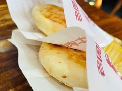 芝麻烧饼-穆得·老周家牛肉烧饼(普利街店)