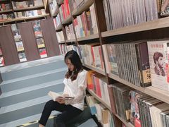 -钟书阁(群光广场店)