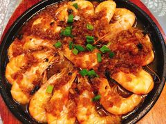 铁板蒜香虾-去那小馆