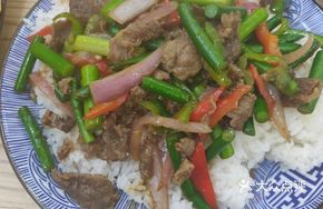 Garlic Stalk Beef Rice Bowl (with Meat)