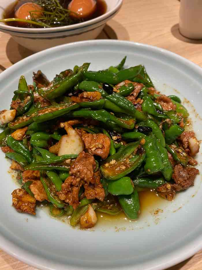 谢光头辣椒炒肉-"饭店的位置就在马路边,挺好找的,之前吃过.