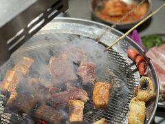 -围炉肉舍•炭烤活鳗•丹东海鲜烤肉(步行街店)