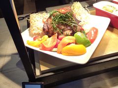 -东西风牛排馆周末烧烤自助(首都机场希尔顿店)