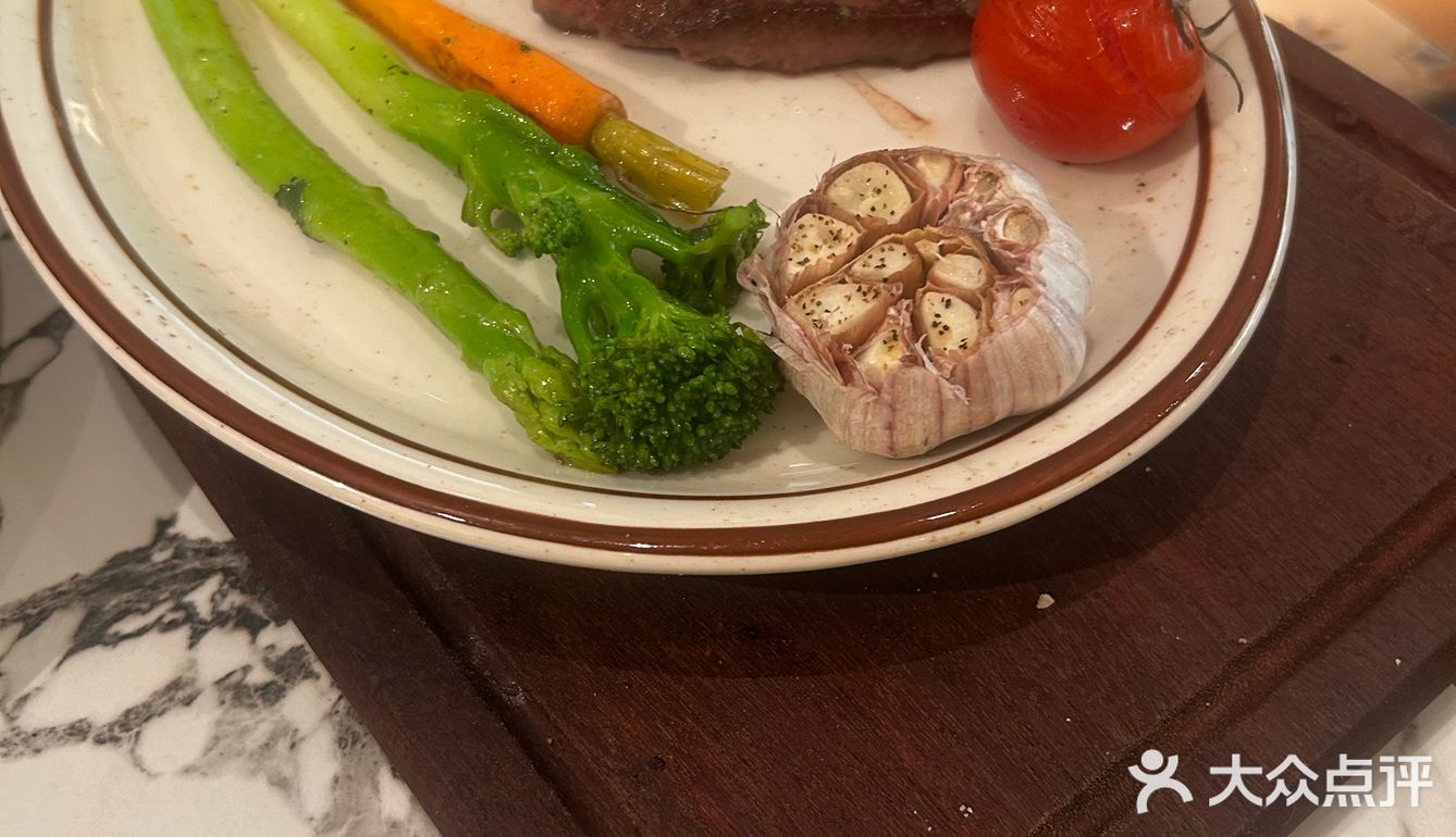 牛排配佳肴