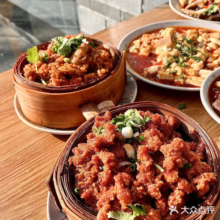 乐山本地人都在打卡的跷脚牛肉 😃