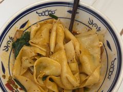 -阿瓦山寨·湘菜现炒·剁椒鱼头王(咸阳总店)
