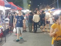 -周日夜市