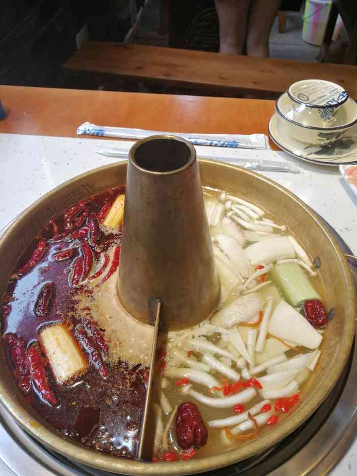 小蒙铜锅涮(小十字店)-"点的鸳鸯锅,菌汤锅底特别鲜,荤素煮起来都.