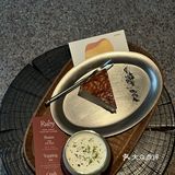 ☕️下雨天来喝个咖啡也太chill了
