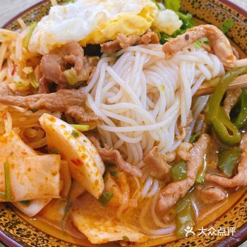 趁着早起了去店里嗦了个青椒鸡丝粉，好吃也适合我这个不