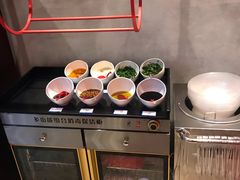 -小蛮椒麻辣烫·麻辣拌(青浦宝龙店)