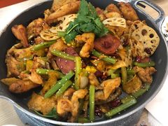 招牌悦蓉牛蛙干锅-精悦蓉(松江万达广场店)